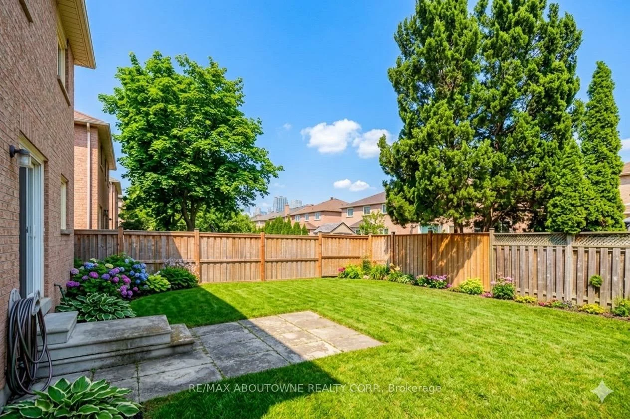 4538, Mayflower, Hurontario, Mississauga