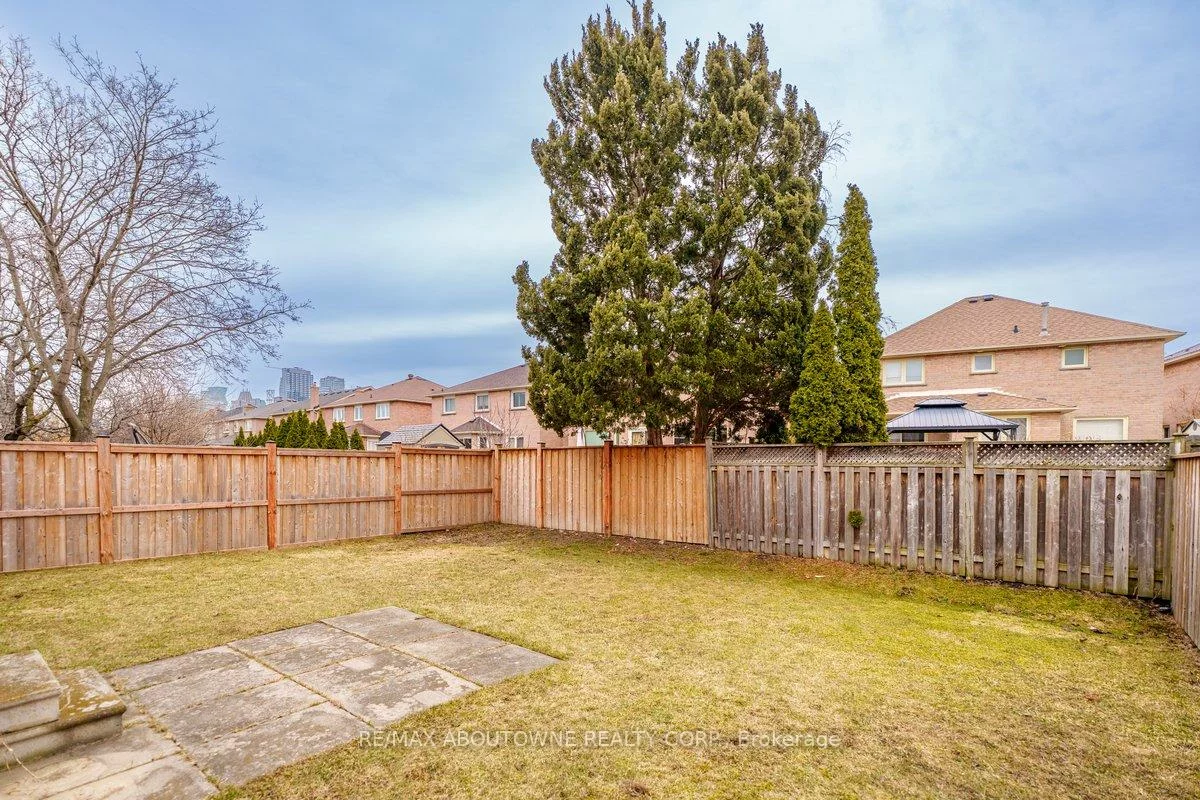 4538, Mayflower, Hurontario, Mississauga