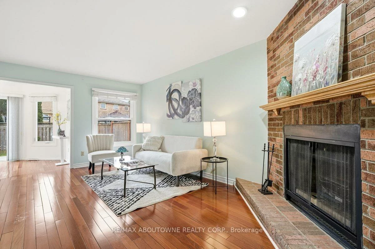 4538, Mayflower, Hurontario, Mississauga