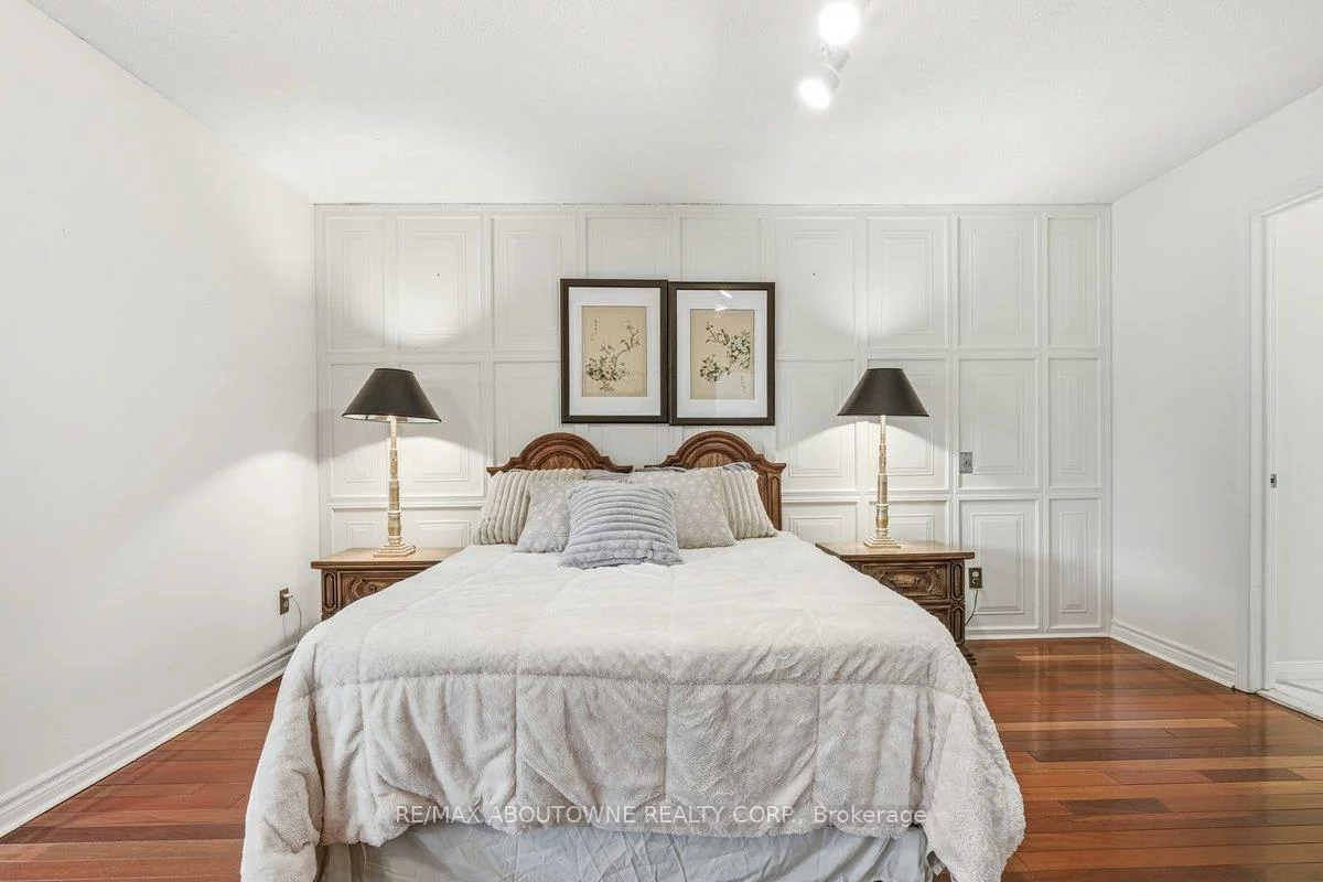 4538, Mayflower, Hurontario, Mississauga