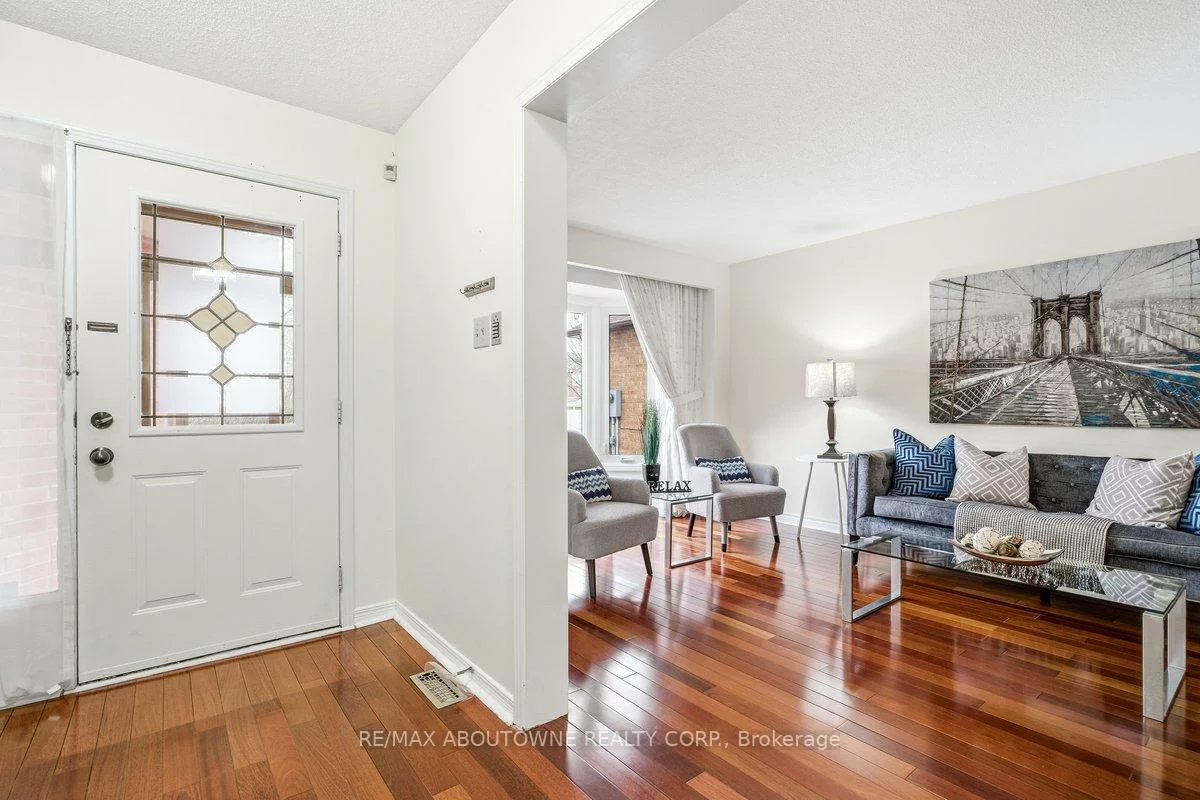 4538, Mayflower, Hurontario, Mississauga