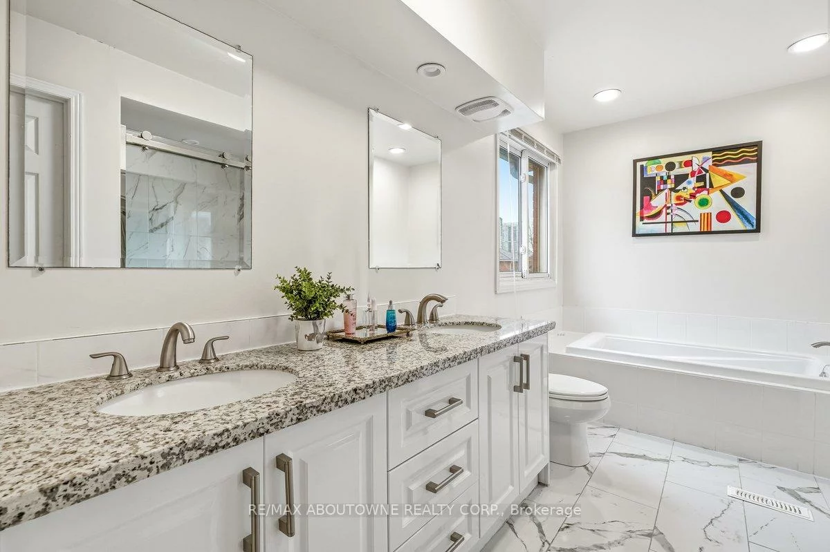 4538, Mayflower, Hurontario, Mississauga