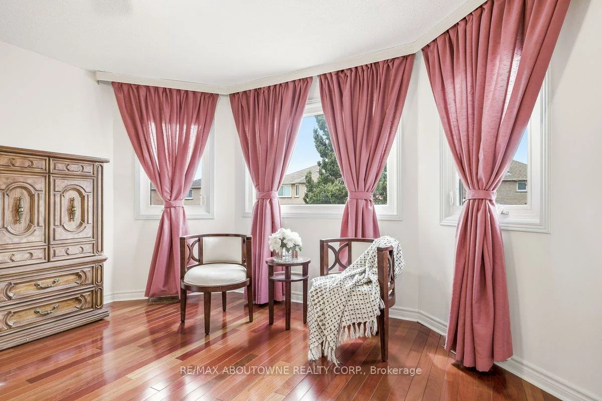 4538, Mayflower, Hurontario, Mississauga