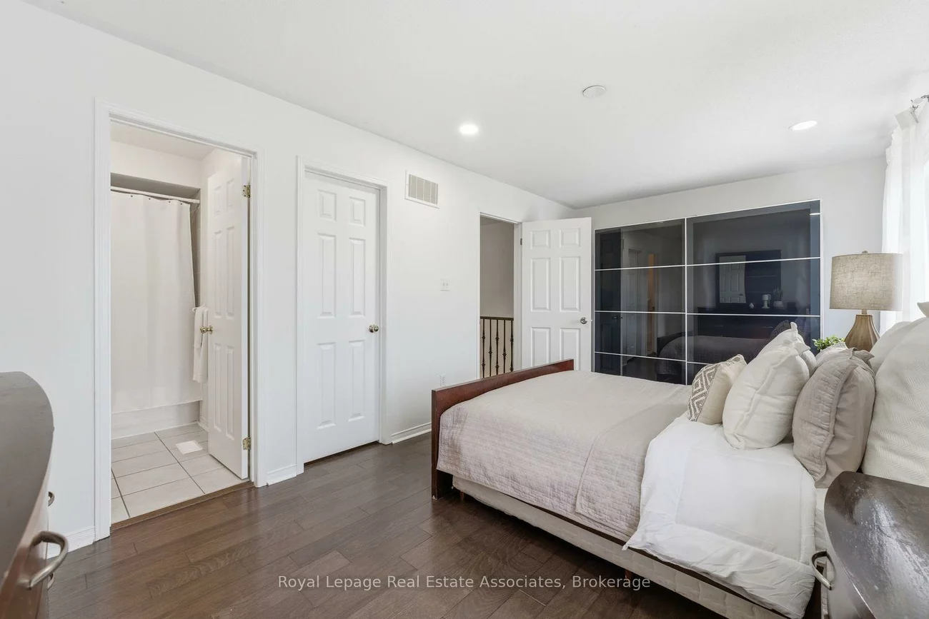 647, Courtney Valley, East Credit, Mississauga