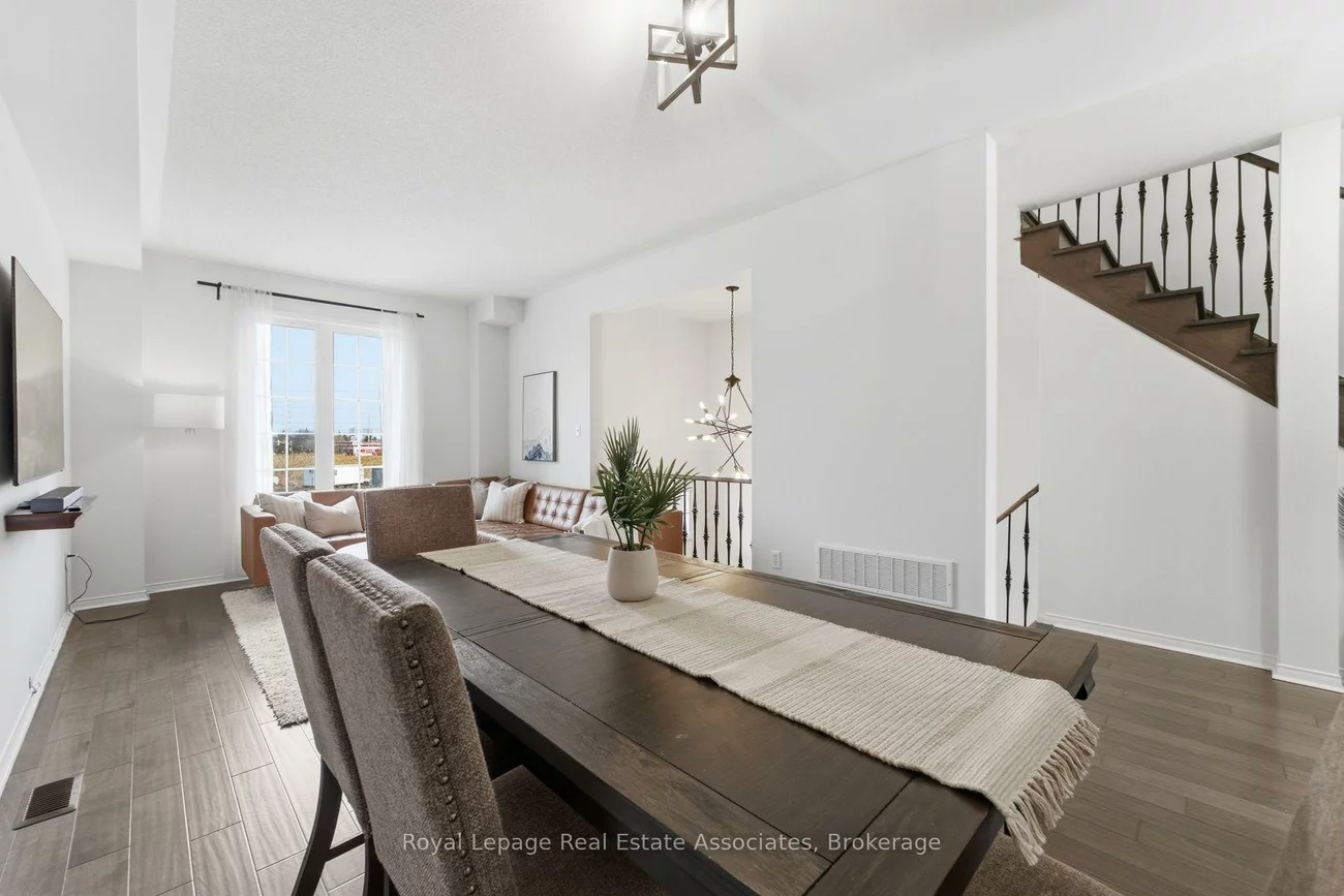 647, Courtney Valley, East Credit, Mississauga