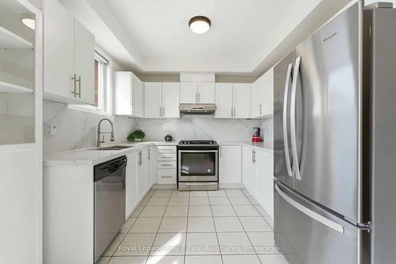 647, Courtney Valley, East Credit, Mississauga