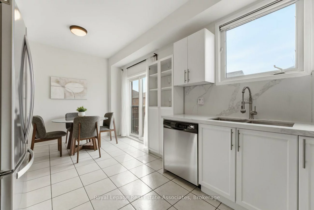 647, Courtney Valley, East Credit, Mississauga