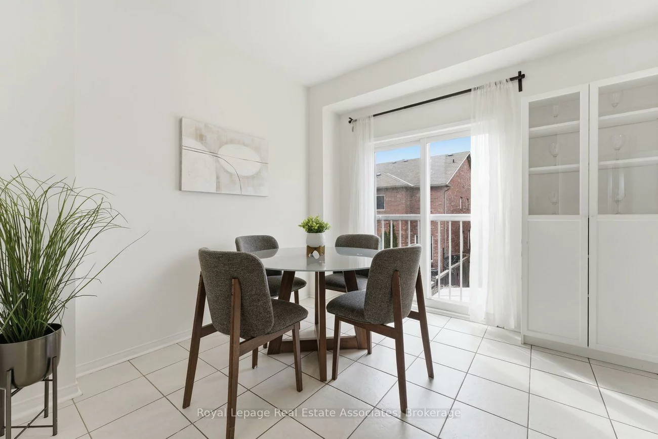 647, Courtney Valley, East Credit, Mississauga