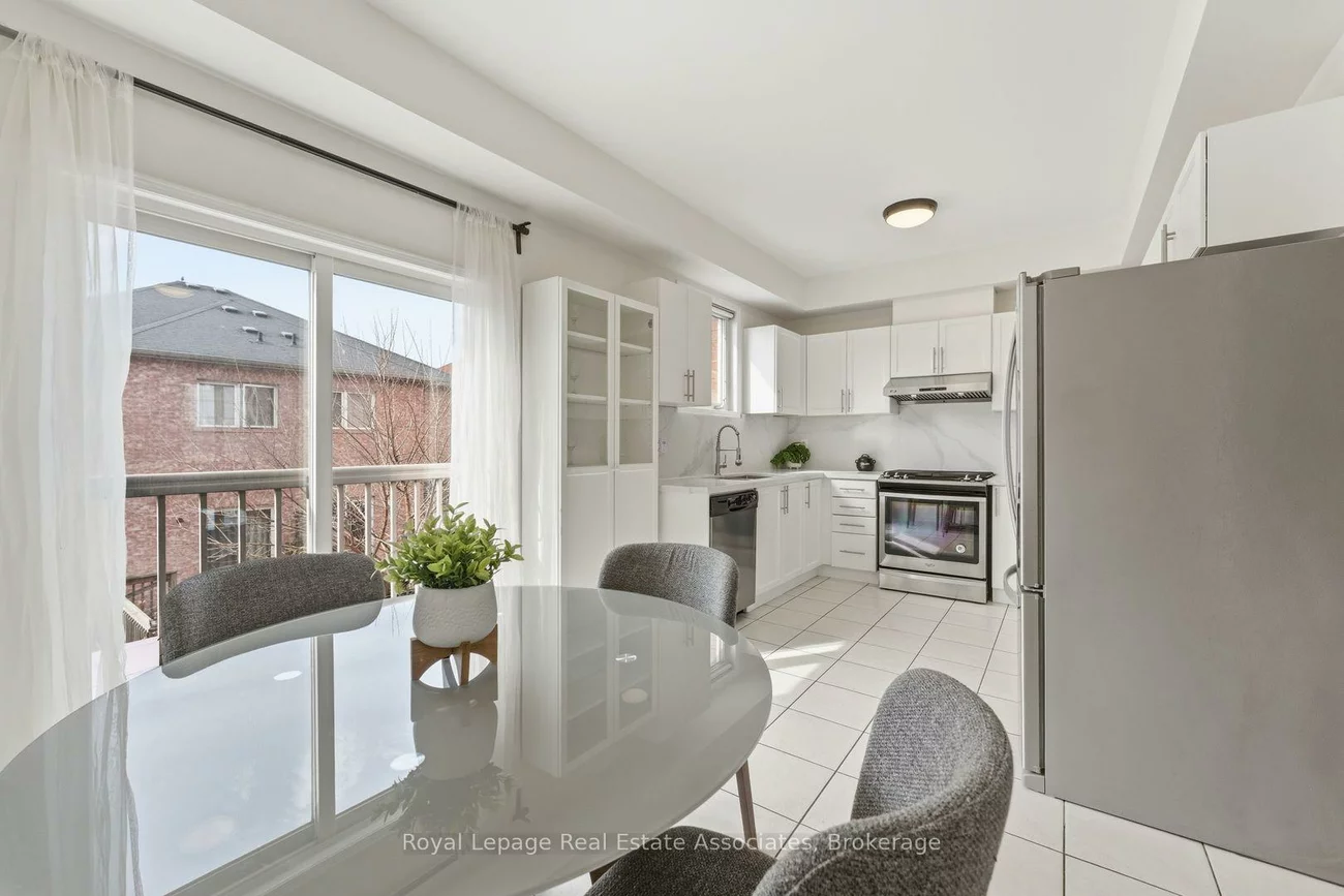 647, Courtney Valley, East Credit, Mississauga