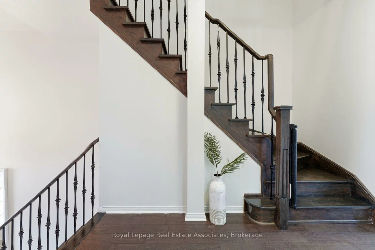 647, Courtney Valley, East Credit, Mississauga