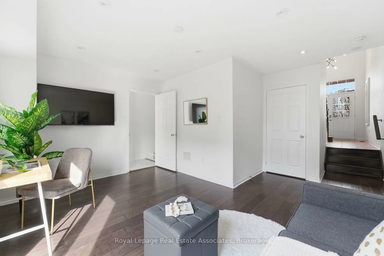 647, Courtney Valley, East Credit, Mississauga