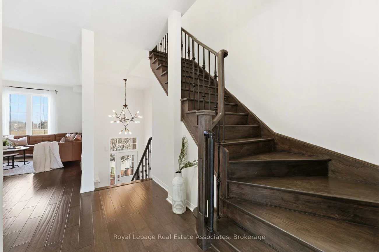 647, Courtney Valley, East Credit, Mississauga