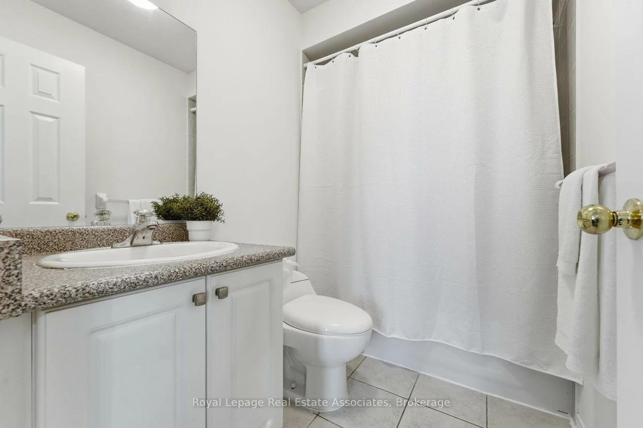 647, Courtney Valley, East Credit, Mississauga