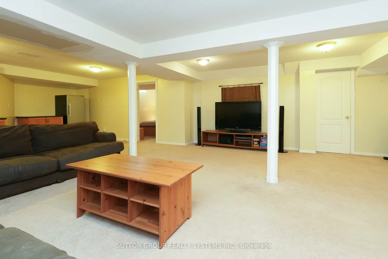 1382, Avon, Meadowvale Village, Mississauga