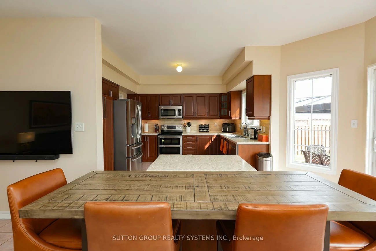 1382, Avon, Meadowvale Village, Mississauga