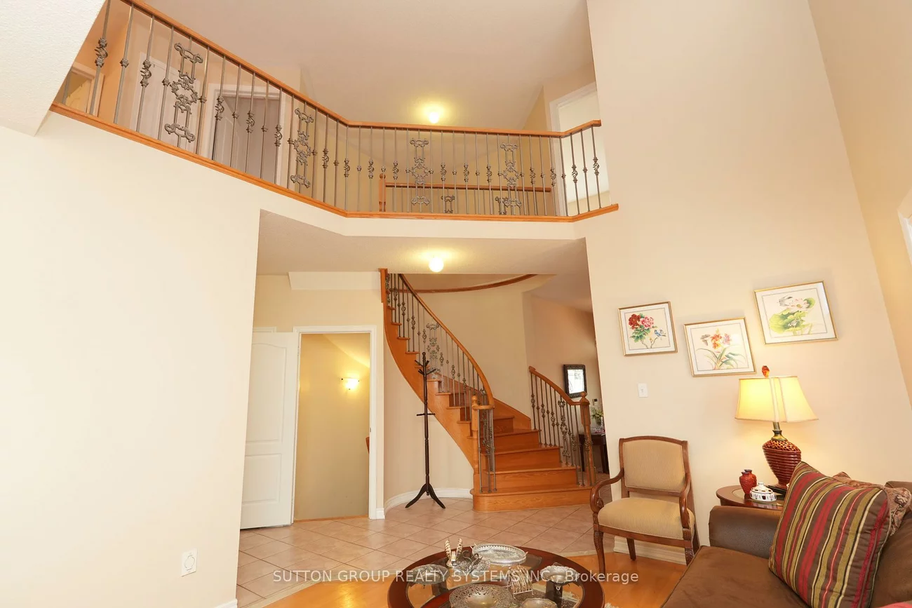 1382, Avon, Meadowvale Village, Mississauga