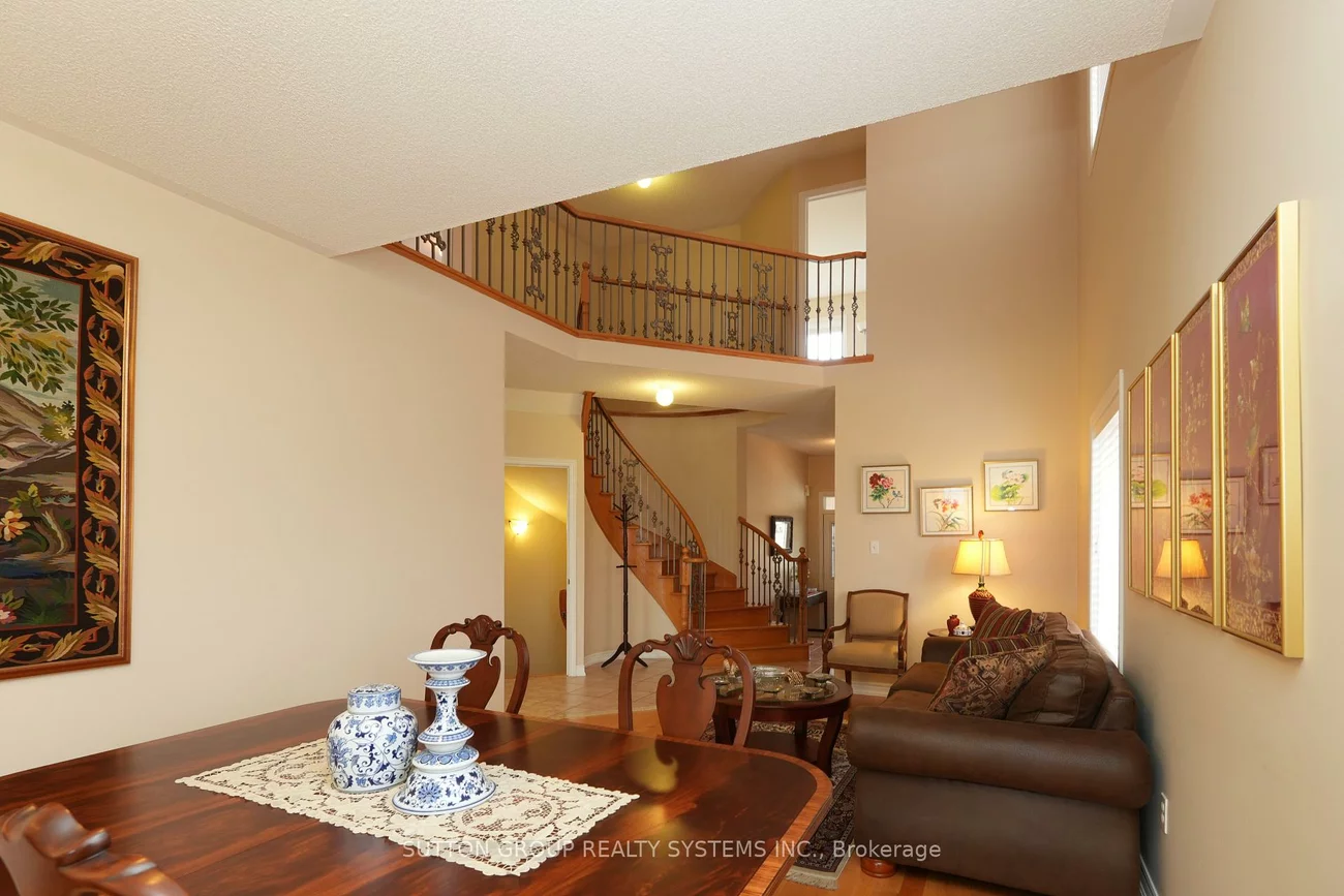 1382, Avon, Meadowvale Village, Mississauga
