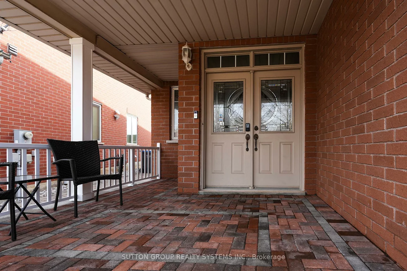 1382, Avon, Meadowvale Village, Mississauga