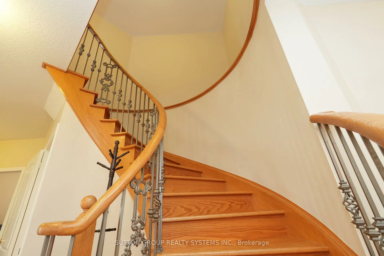 1382, Avon, Meadowvale Village, Mississauga