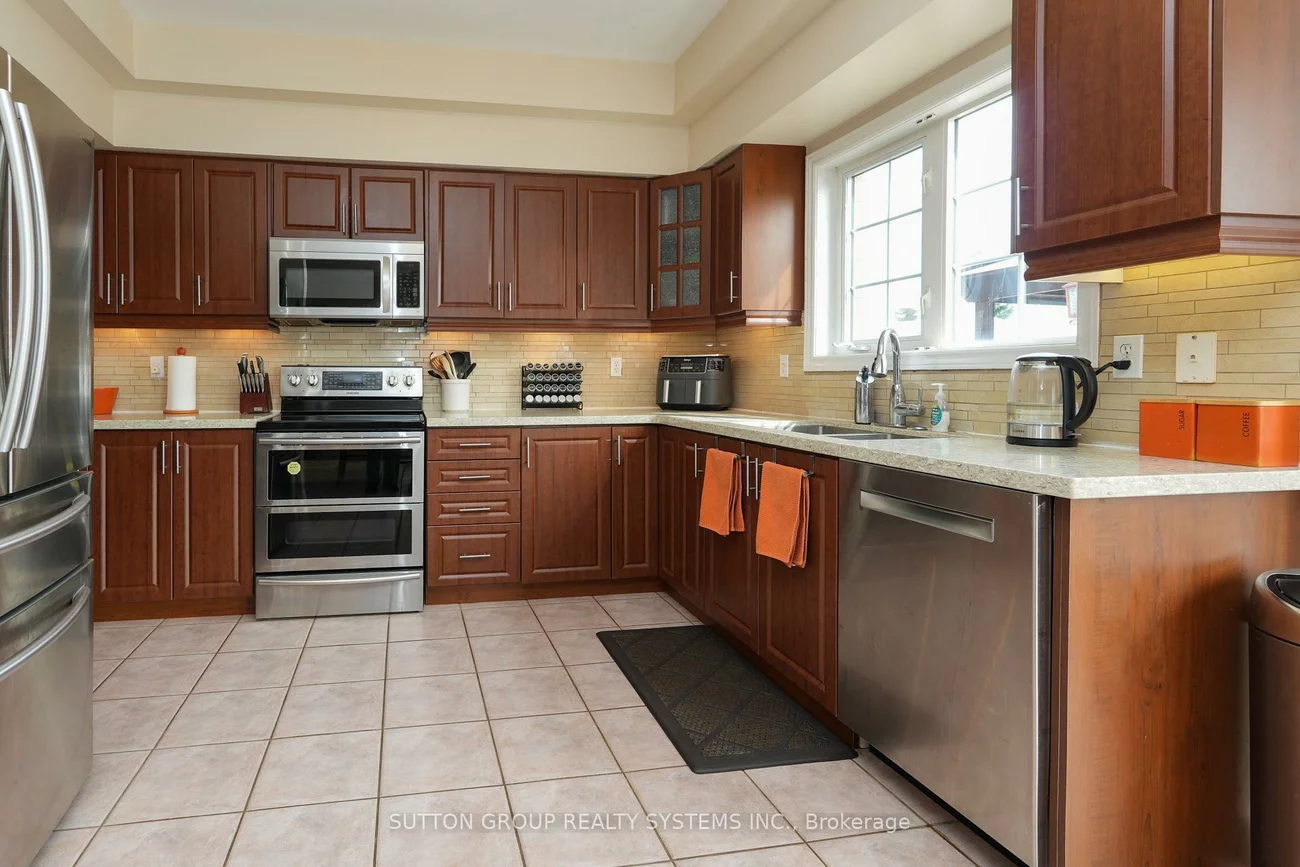 1382, Avon, Meadowvale Village, Mississauga