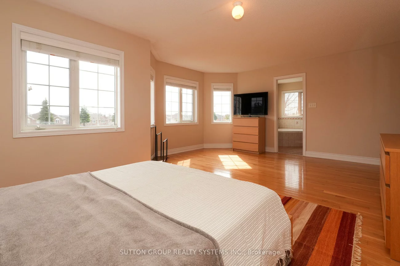1382, Avon, Meadowvale Village, Mississauga