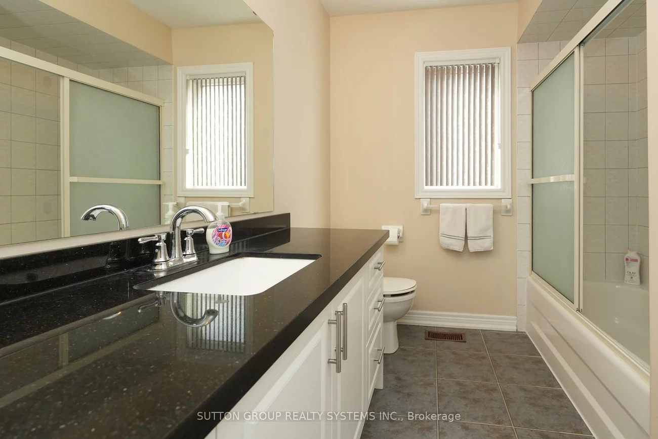 1382, Avon, Meadowvale Village, Mississauga