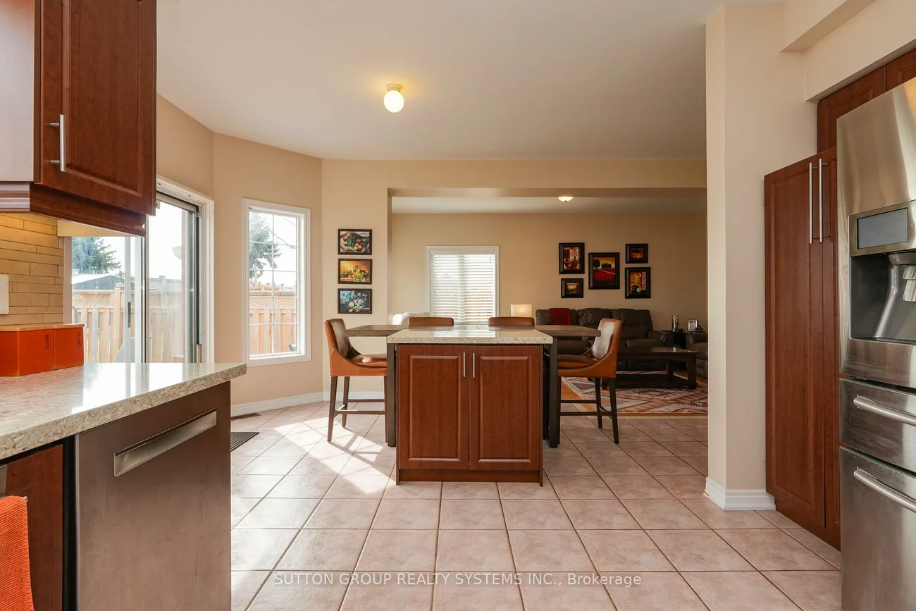 1382, Avon, Meadowvale Village, Mississauga