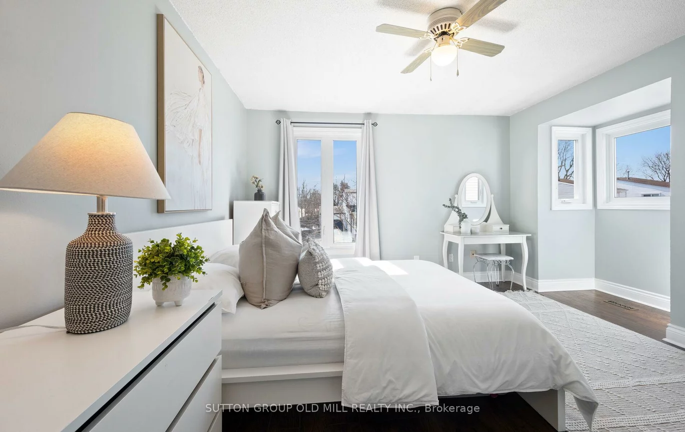 1433, Andros, Clarkson, Mississauga