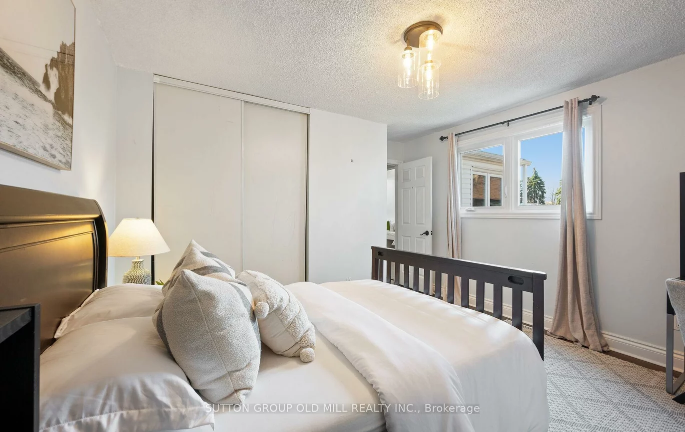 1433, Andros, Clarkson, Mississauga