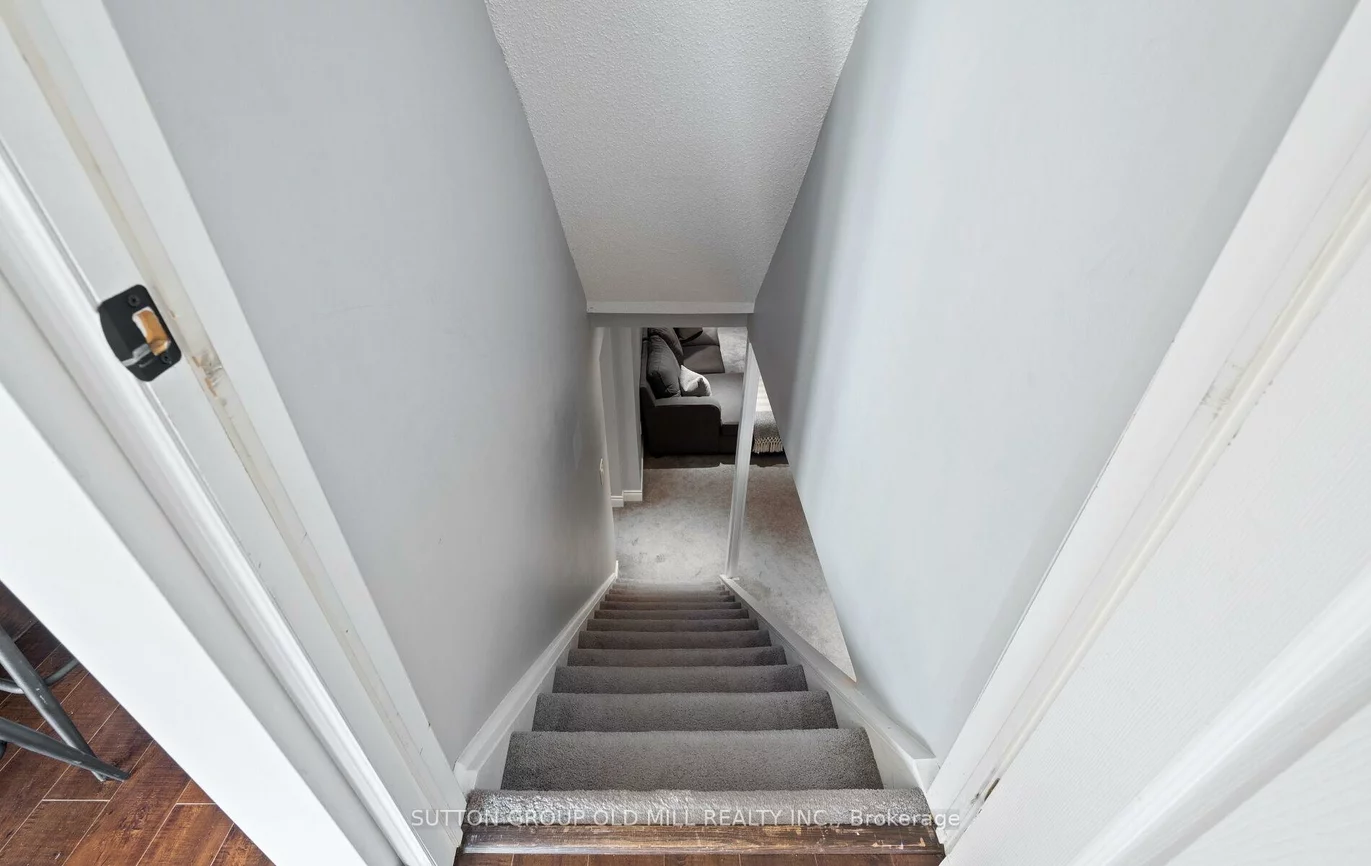 1433, Andros, Clarkson, Mississauga