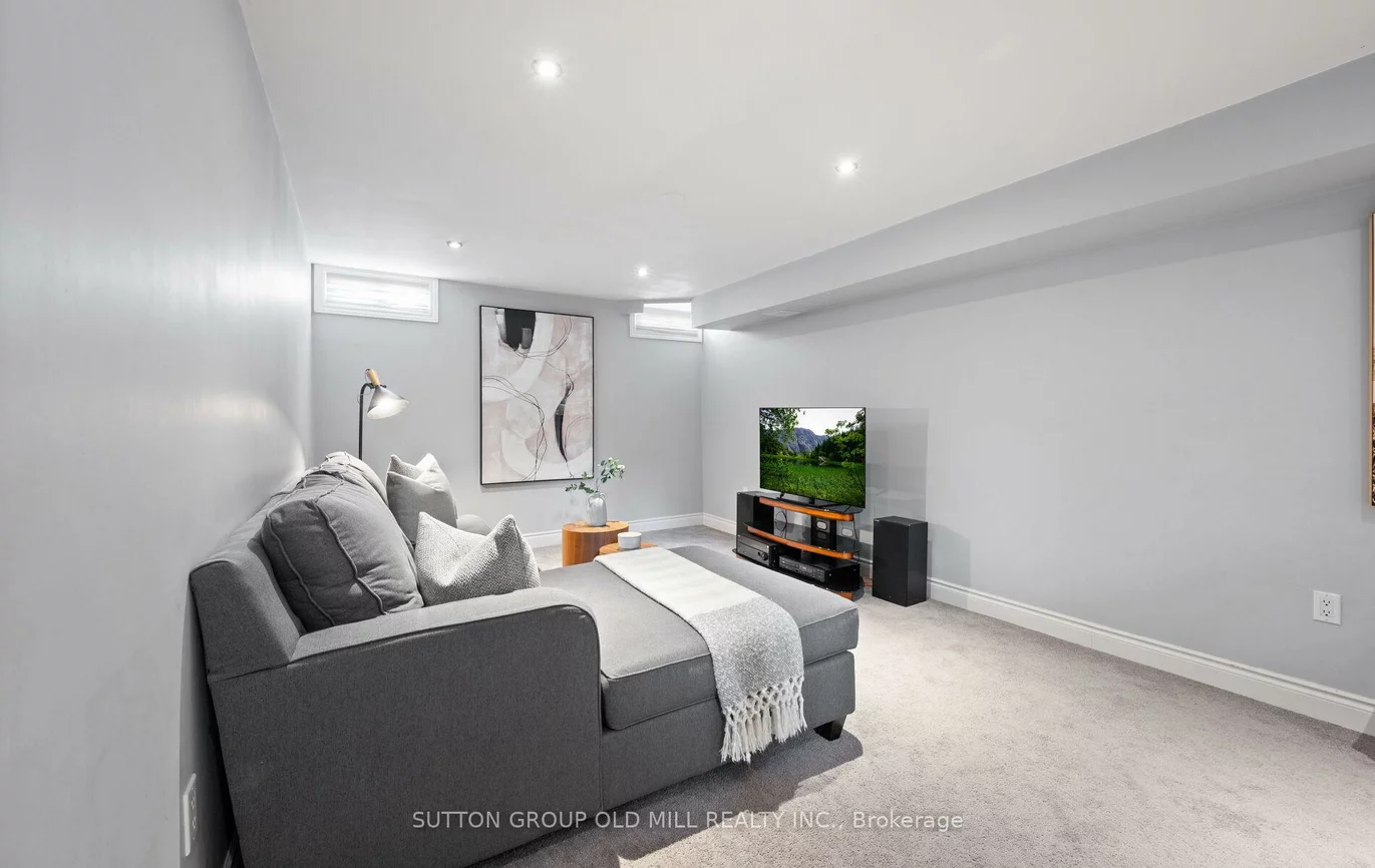 1433, Andros, Clarkson, Mississauga