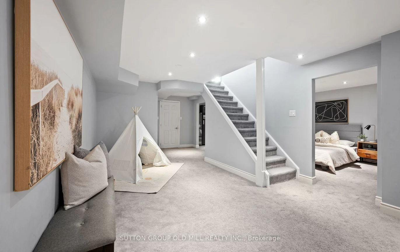 1433, Andros, Clarkson, Mississauga