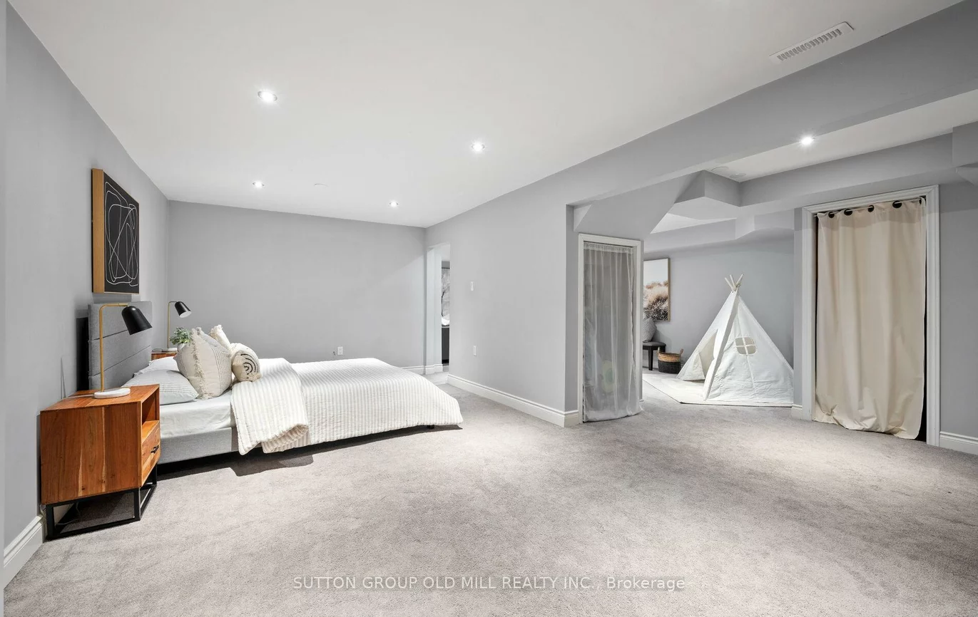 1433, Andros, Clarkson, Mississauga