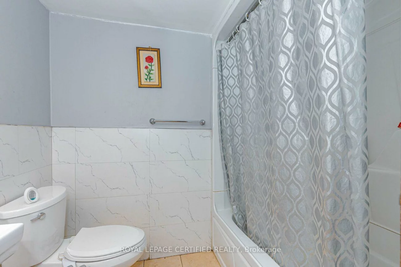 7256, Lancaster, Malton, Mississauga