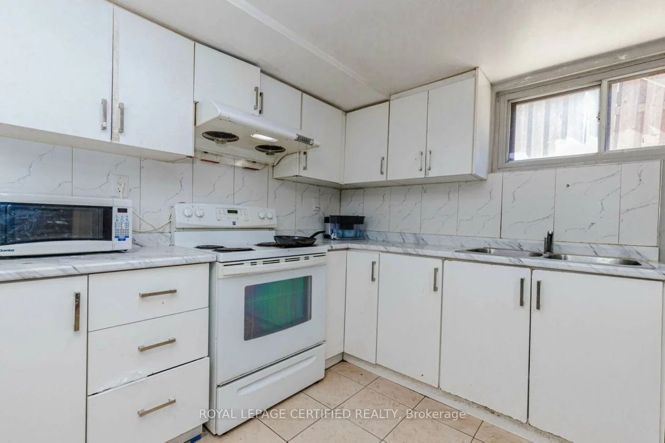 7256, Lancaster, Malton, Mississauga