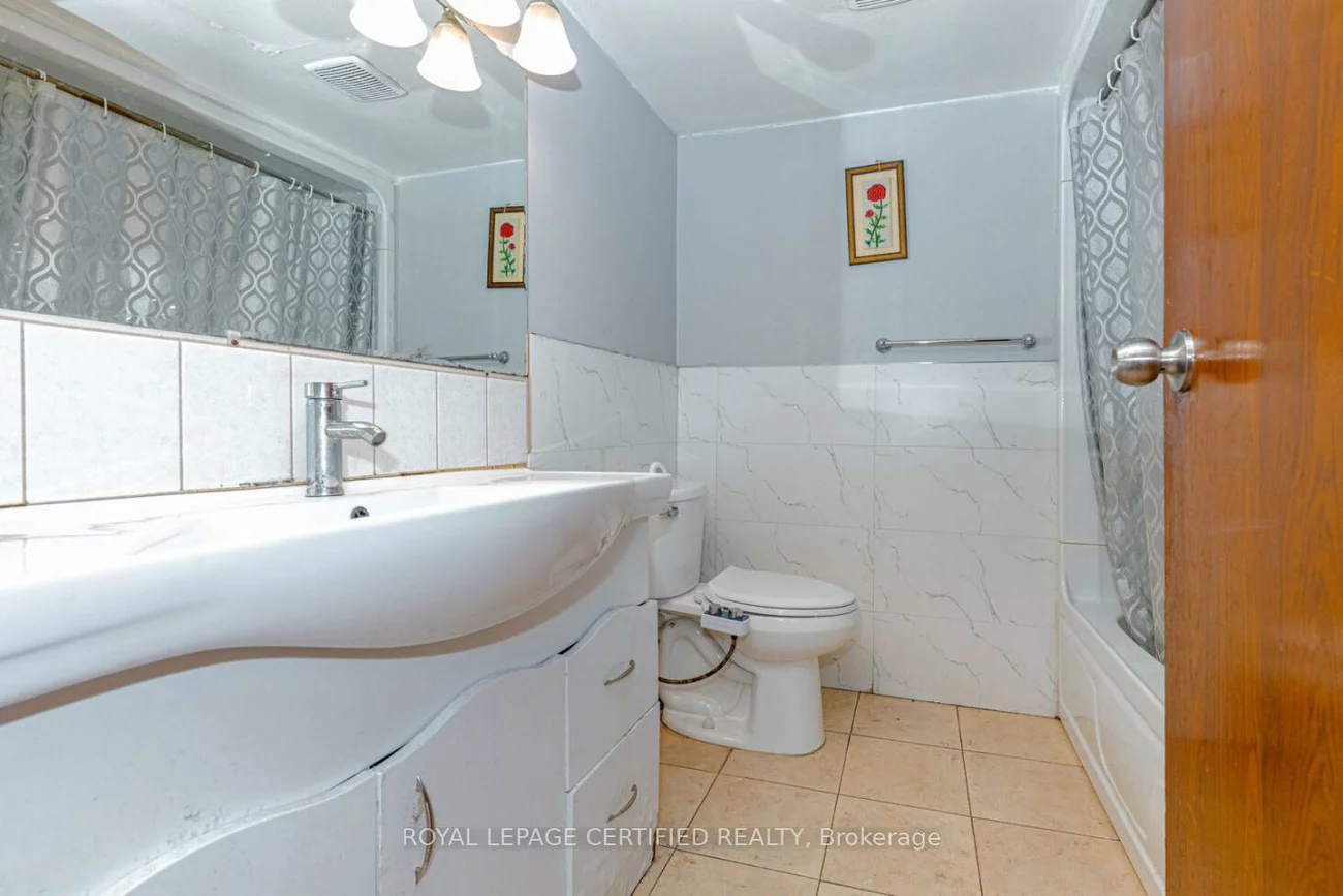 7256, Lancaster, Malton, Mississauga