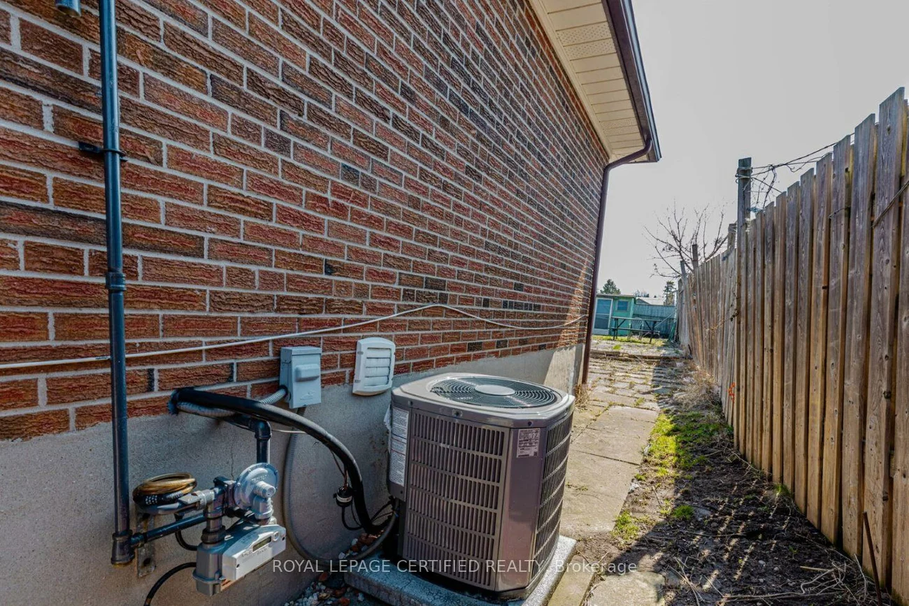 7256, Lancaster, Malton, Mississauga