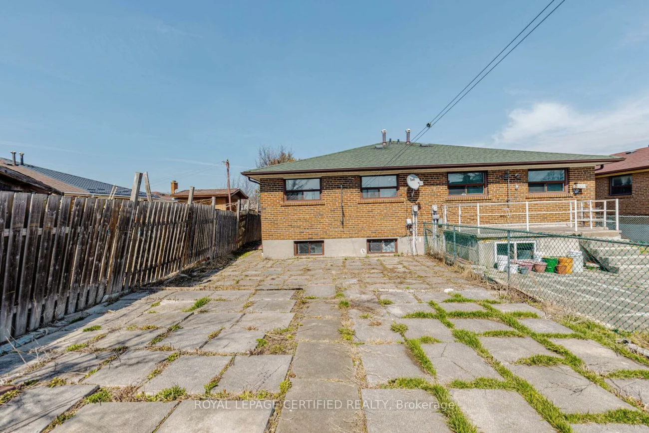 7256, Lancaster, Malton, Mississauga