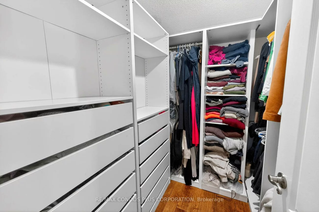 6956, Cadiz, Meadowvale, Mississauga