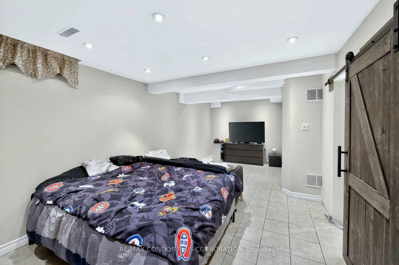 6956, Cadiz, Meadowvale, Mississauga