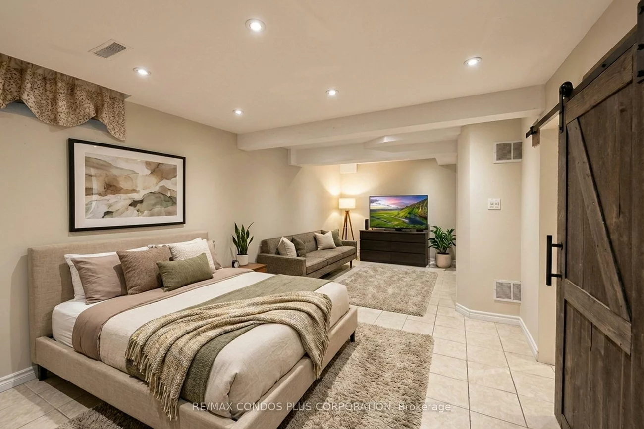 6956, Cadiz, Meadowvale, Mississauga