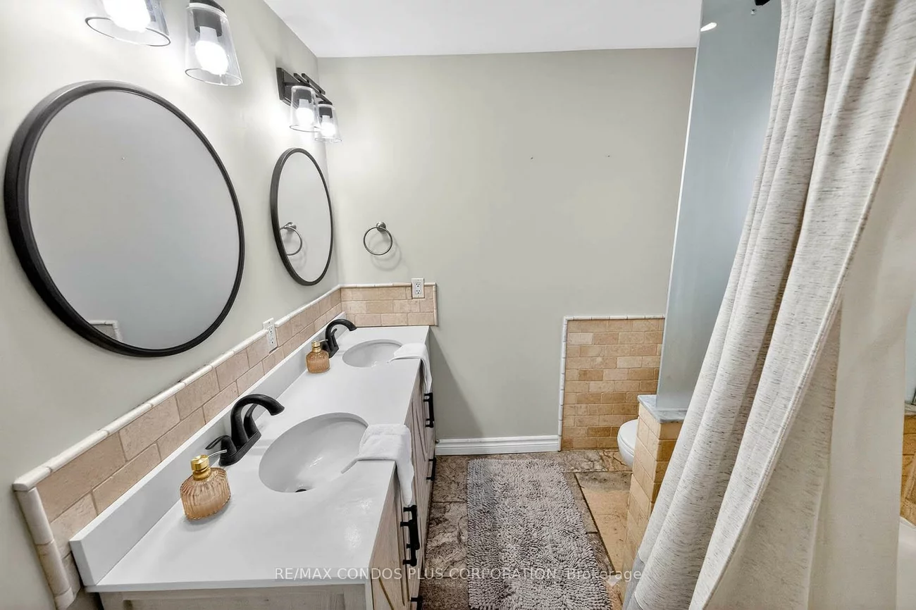 6956, Cadiz, Meadowvale, Mississauga