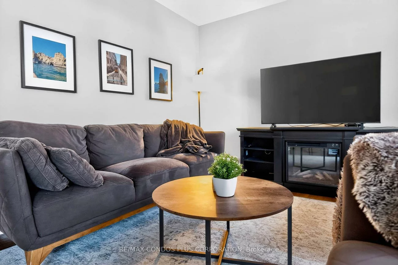 6956, Cadiz, Meadowvale, Mississauga