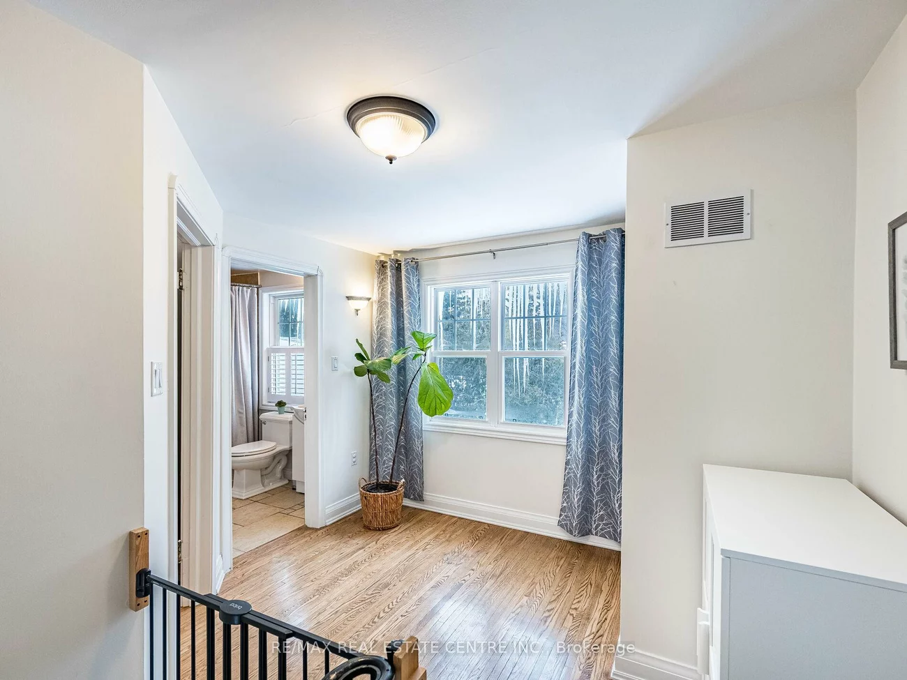 2212, Mississauga, Sheridan, Mississauga