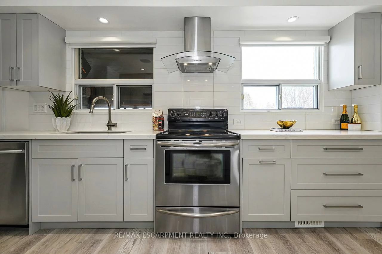 3726, Holden, Mississauga Valleys, Mississauga