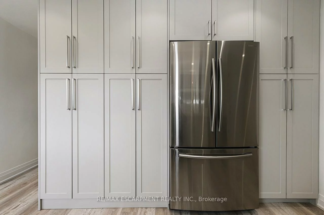 3726, Holden, Mississauga Valleys, Mississauga