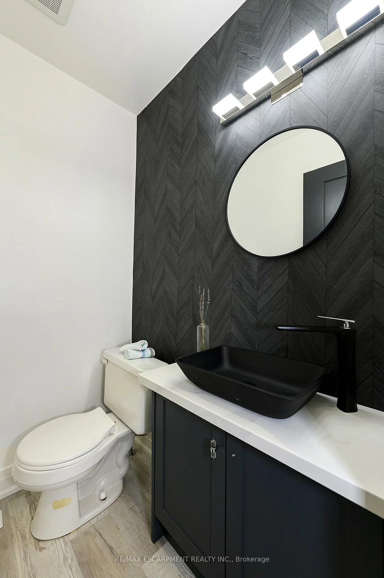 3726, Holden, Mississauga Valleys, Mississauga