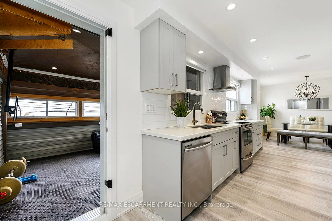 3726, Holden, Mississauga Valleys, Mississauga