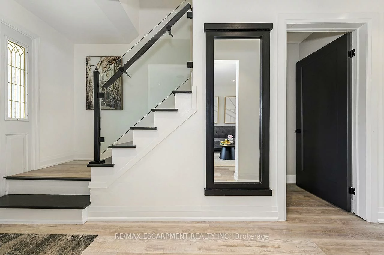 3726, Holden, Mississauga Valleys, Mississauga