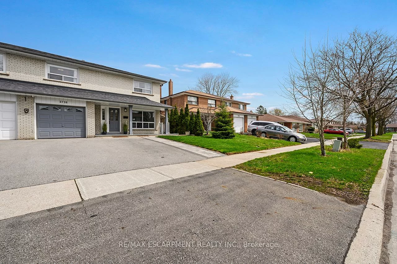 3726, Holden, Mississauga Valleys, Mississauga